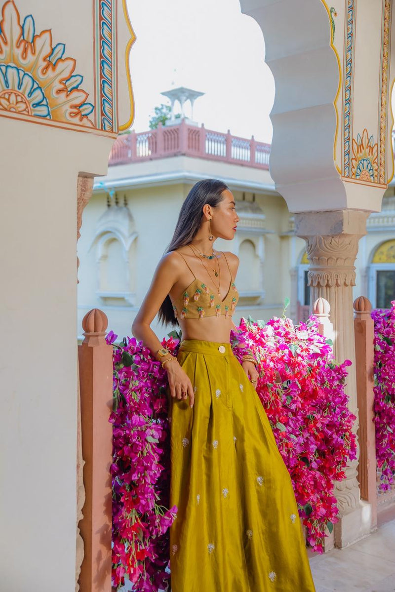 Indian Phool, Dancing Pineapples