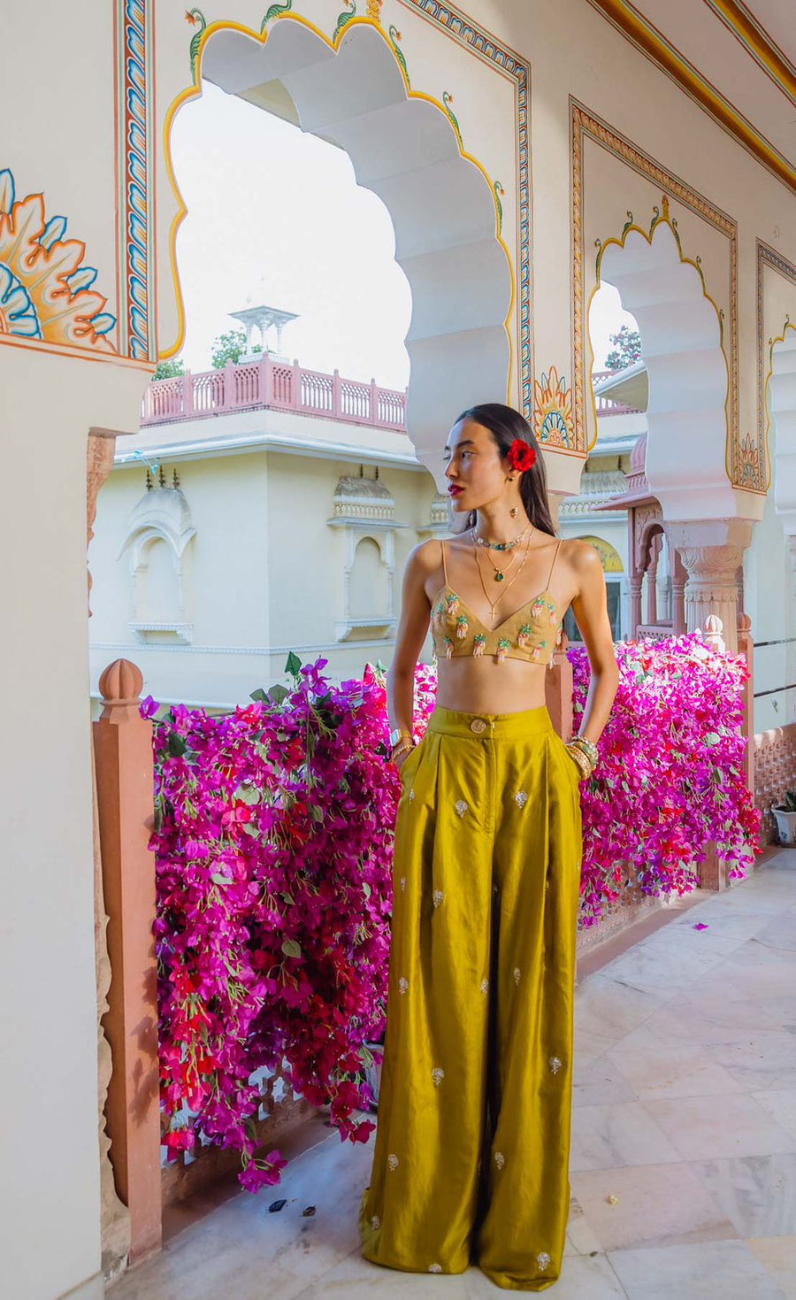Indian Phool, Dancing Pineapples
