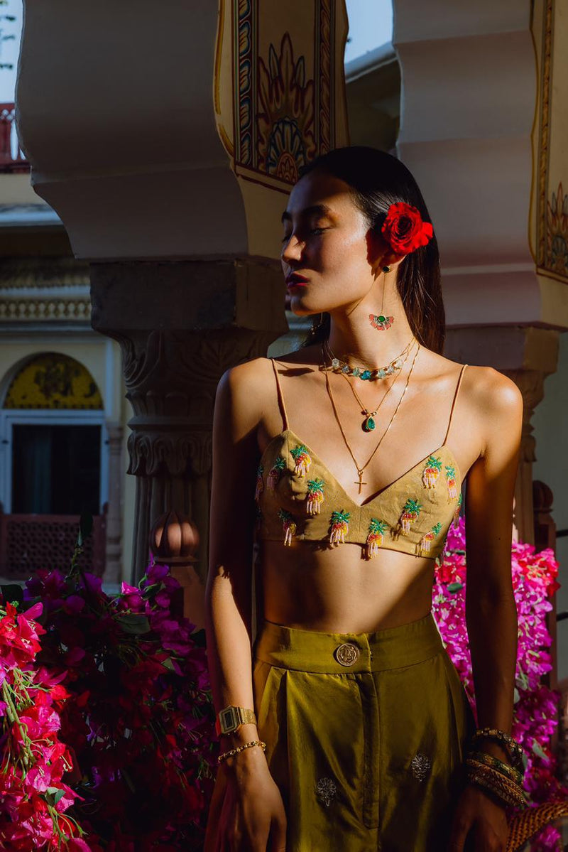 Indian Phool, Dancing Pineapples